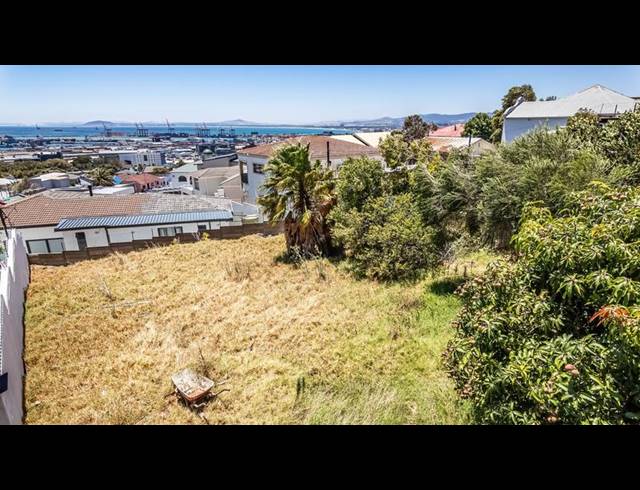 LAND FOR SALE IN WALMER ESTATE
